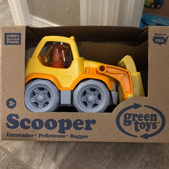 UNOPENED Green Toy Scooper - Picture 1 of 1